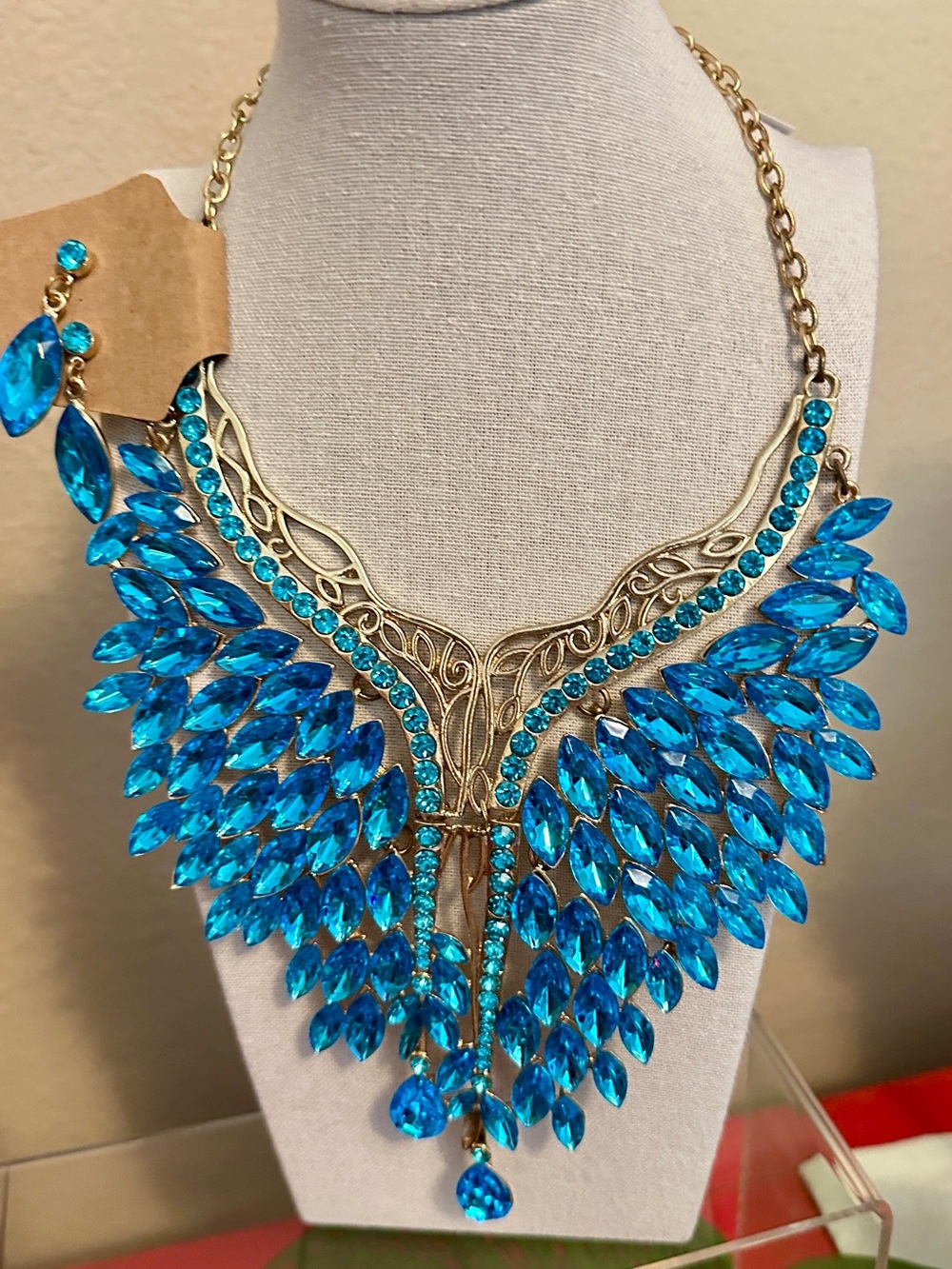 Gold-Tone Bib Necklace with Bright Turquoise Crystal Drops. Vintage Style